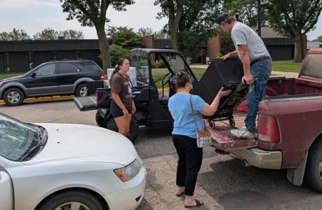 Moving new SMSU students into dorms the 'nice and easy way
